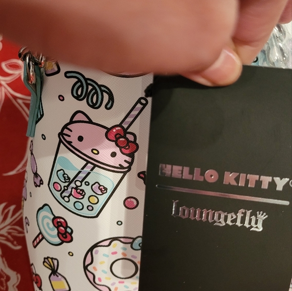 Hello Kitty Purse - Picture 1 of 4